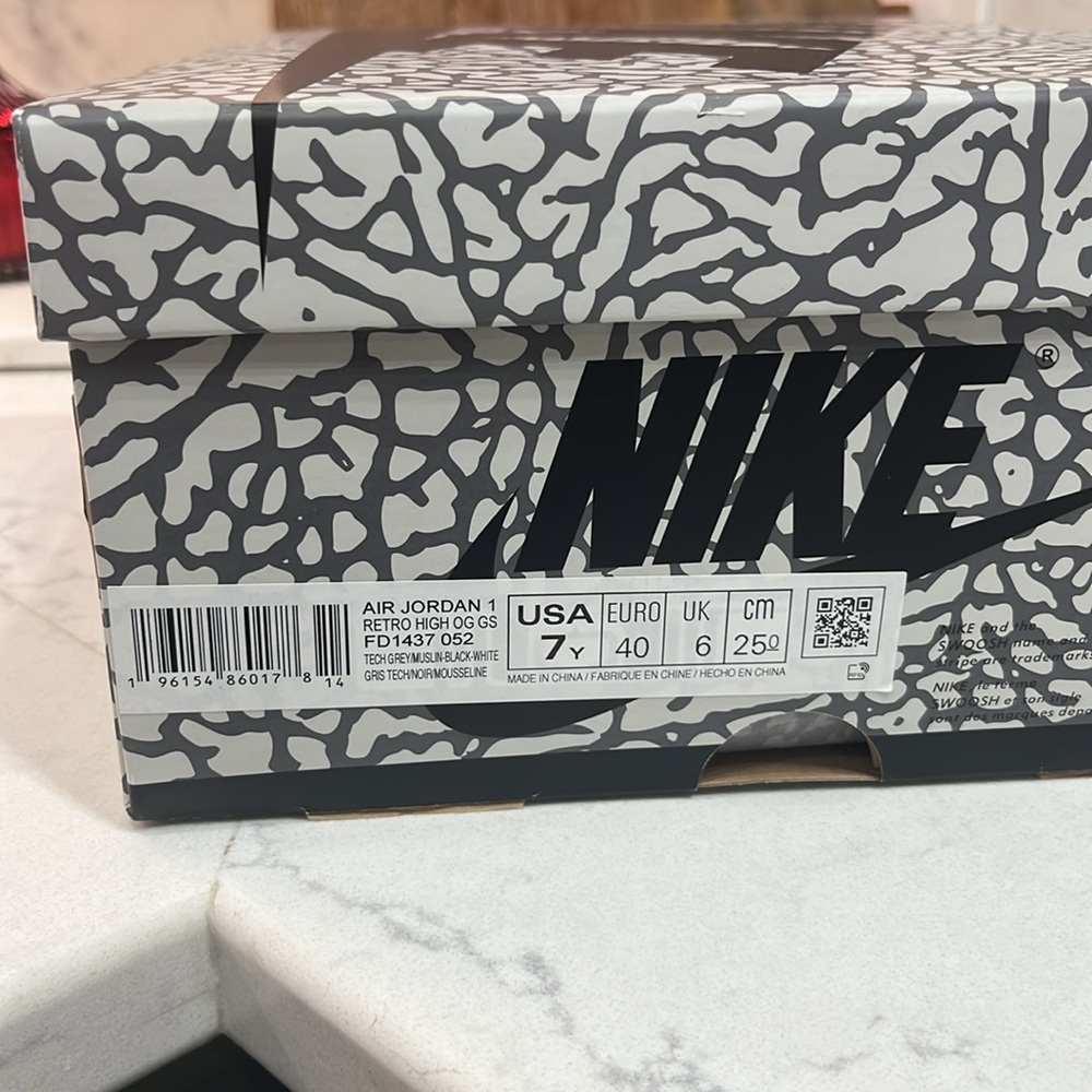 Nike Air Jordan 1 Retro High OG White Cement - Picture 3 of 7